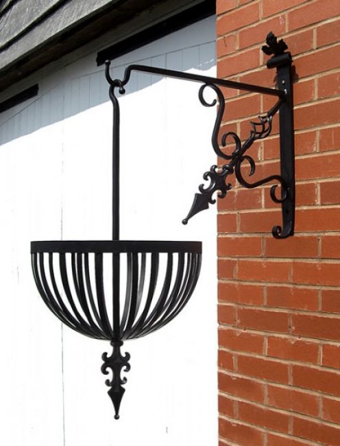 “Fenwick” Hanging Flower Basket & Matching Bracket