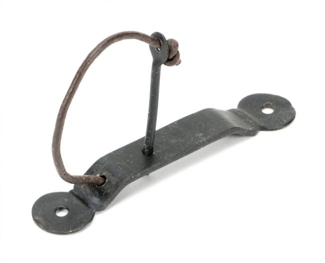 External Beeswax Locking Penny End Screw on Staple External Beeswax Locking Penny End Screw on Staple