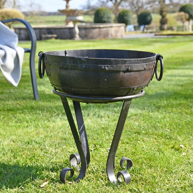 40cm Iron Kadai Fire Bowl in Situ 40cm Iron Kadai Fire Bowl in Situ