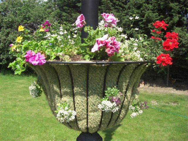 Florentine Design Small Lamp Post Basket Florentine Design Small Lamp Post Basket