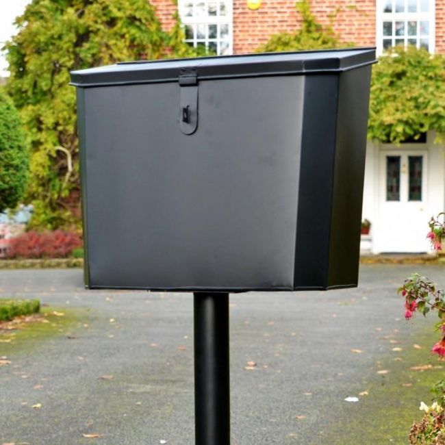 "Billingsgate" Large Secure Parcel Box with Black Clasp