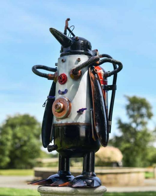 Penguin Diver Recycled Metal Sculpture - Thumbnail Penguin Diver Recycled Metal Sculpture - Thumbnail