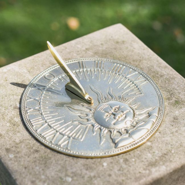 Polished Brass "Sunburst" Sundial - 200mm Polished Brass "Sunburst" Sundial - 200mm
