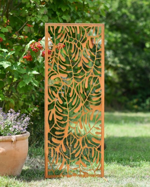 Rustic Monstera Leaf Decorative Garden Screen