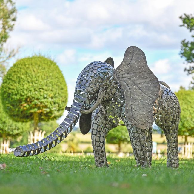 "Sambaku" Bronze Garden Elephant Sculpture in Situ "Sambaku" Bronze Garden Elephant Sculpture in Situ