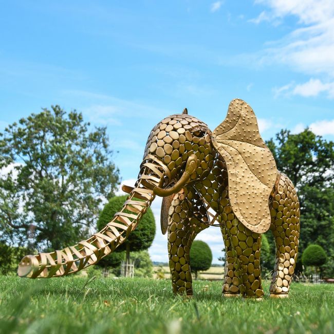 "Sambaku" Gold Garden Elephant Sculpture in Situ "Sambaku" Gold Garden Elephant Sculpture in Situ