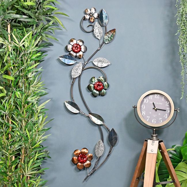 Flower Wall Art in Metallic Finish Flower Wall Art in Metallic Finish