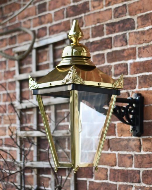 Brass "Sunningdale" Lantern Ornate Wall Bracket Brass "Sunningdale" Lantern Ornate Wall Bracket