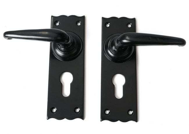 Diamond Bathroom Thumb Lock in a Beeswax Finish
