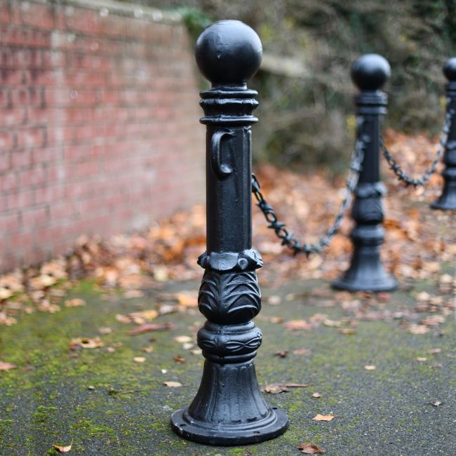 Cast iron Avondale bollards Cast iron Avondale bollards
