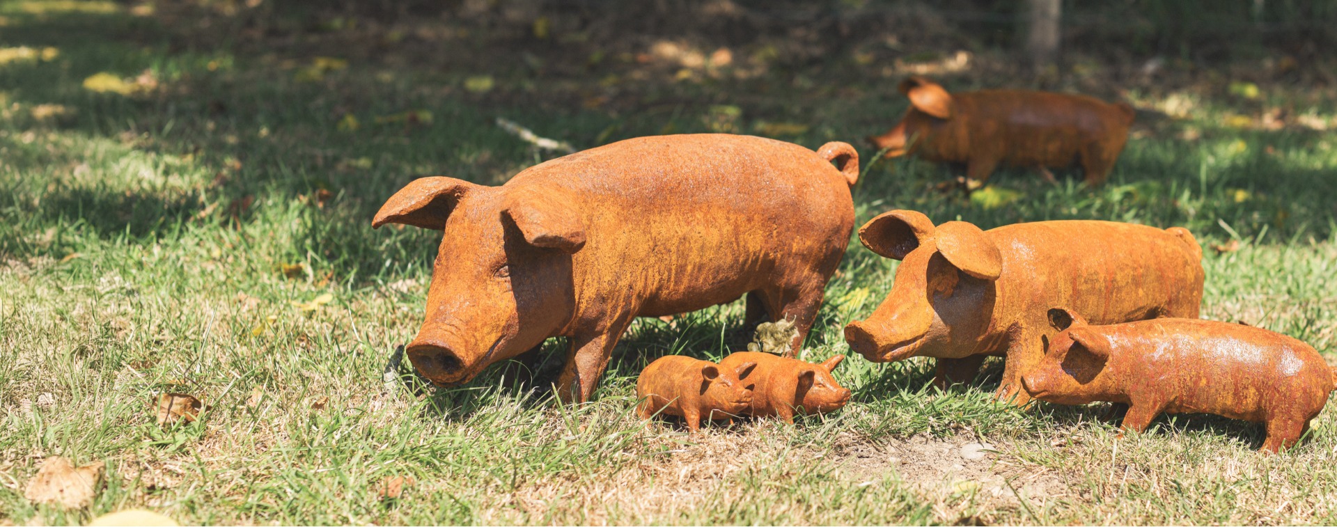 Cast_Iron_Pig_Family_2556x1008px