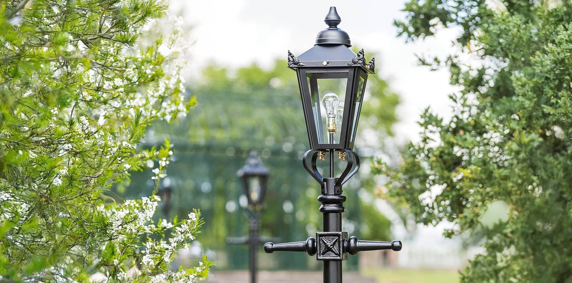 Victorian-Garden-Lamp-Post-Set-Desktop-Optimised