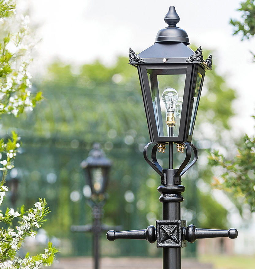Victorian-Garden-Lamp-Post-Set-mobile