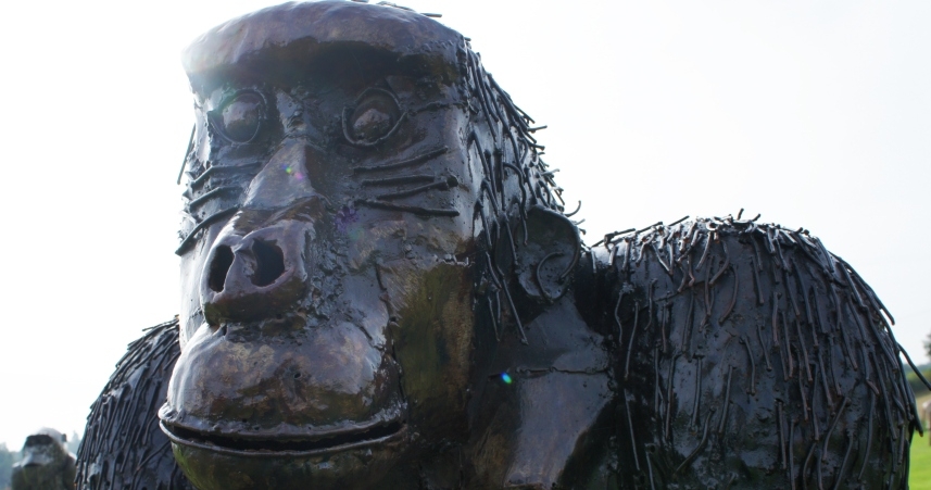 Close up of gorilla sculpture 